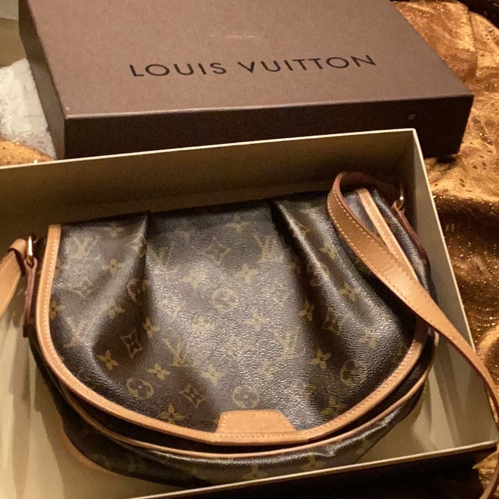 Authentic Louis Vuitton Monogram canvas Menilmontant PM bag